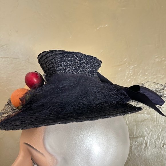 IRRESISTIBLE 1930\'s NAVY STRAW TILT HAT WITH \